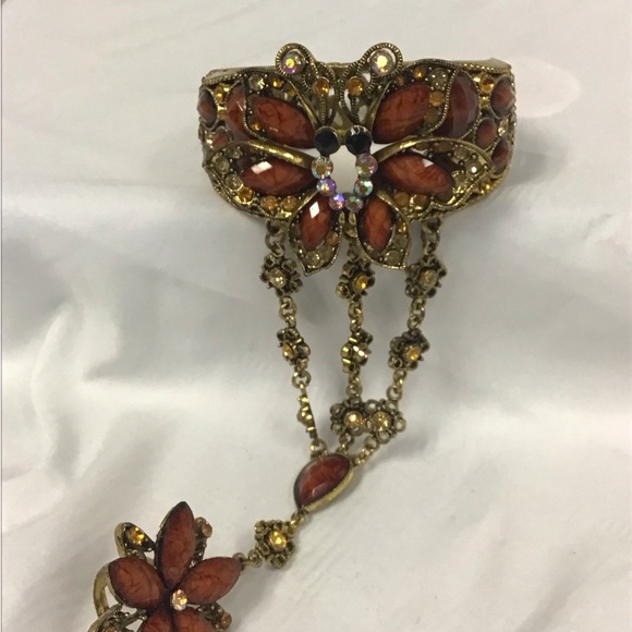 Butterfly Slave Bracelet with Ring - Picture 6 of 12